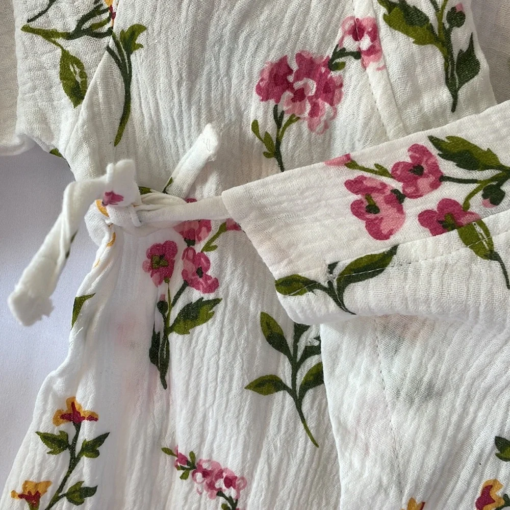 Chuya cream romper with pink flowers size 0-3 months side‎ tie sand snaps